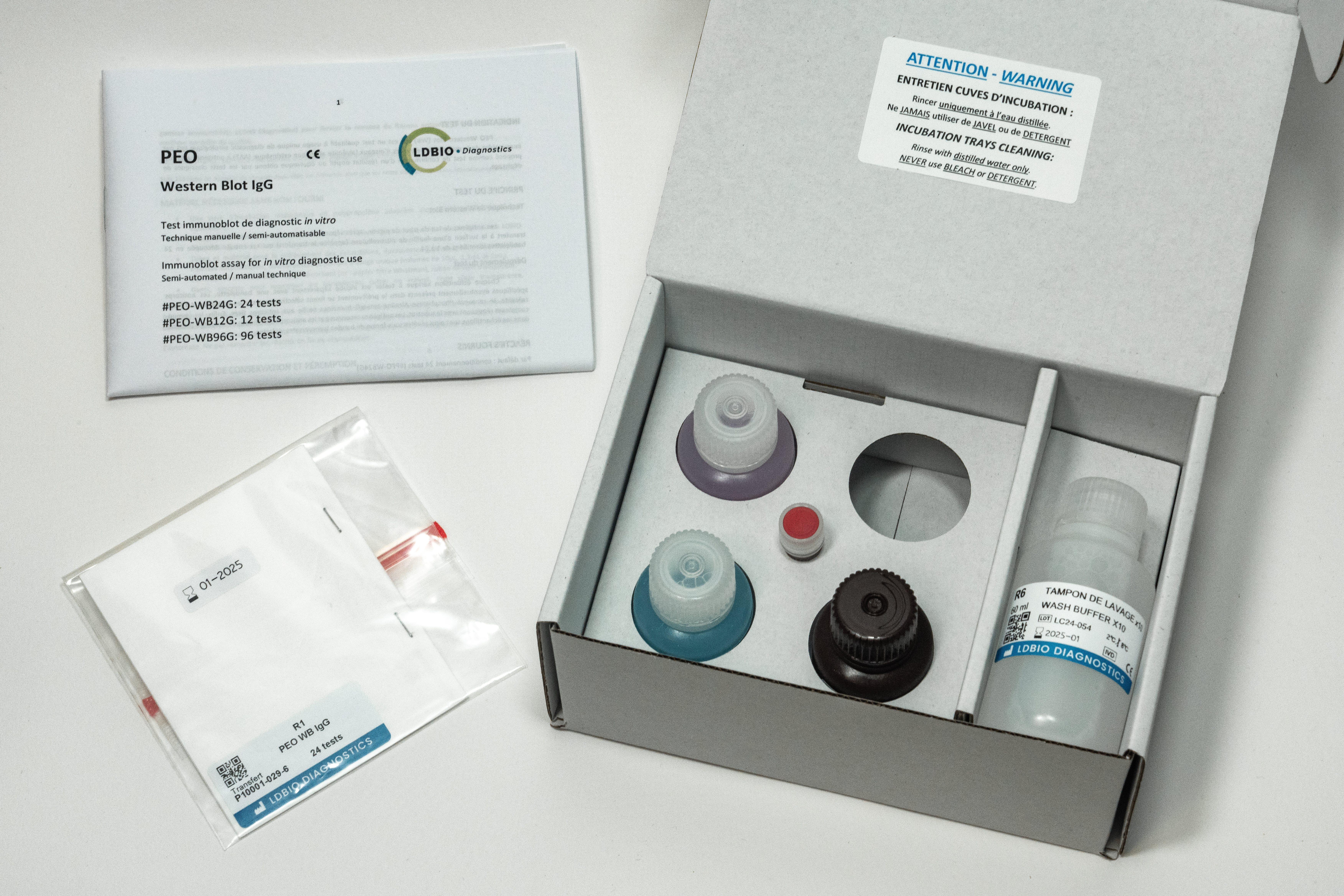 offene Verpackung von PEO 24 Test mit allen Komponenten - LDBio