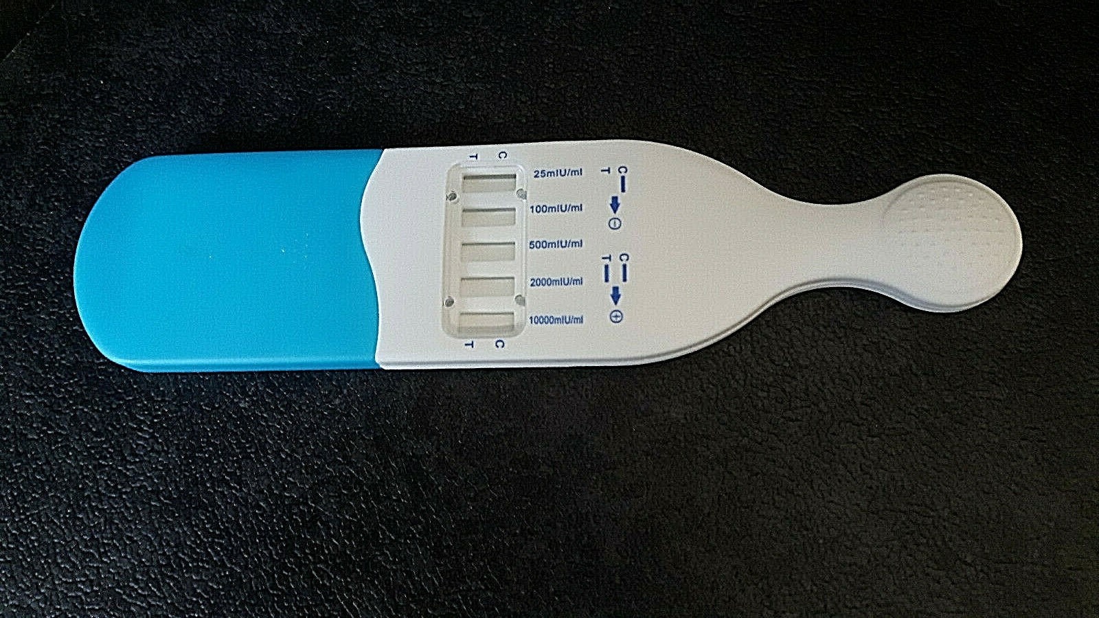 leere Frontansicht des quantitativen hCG Kassettentests