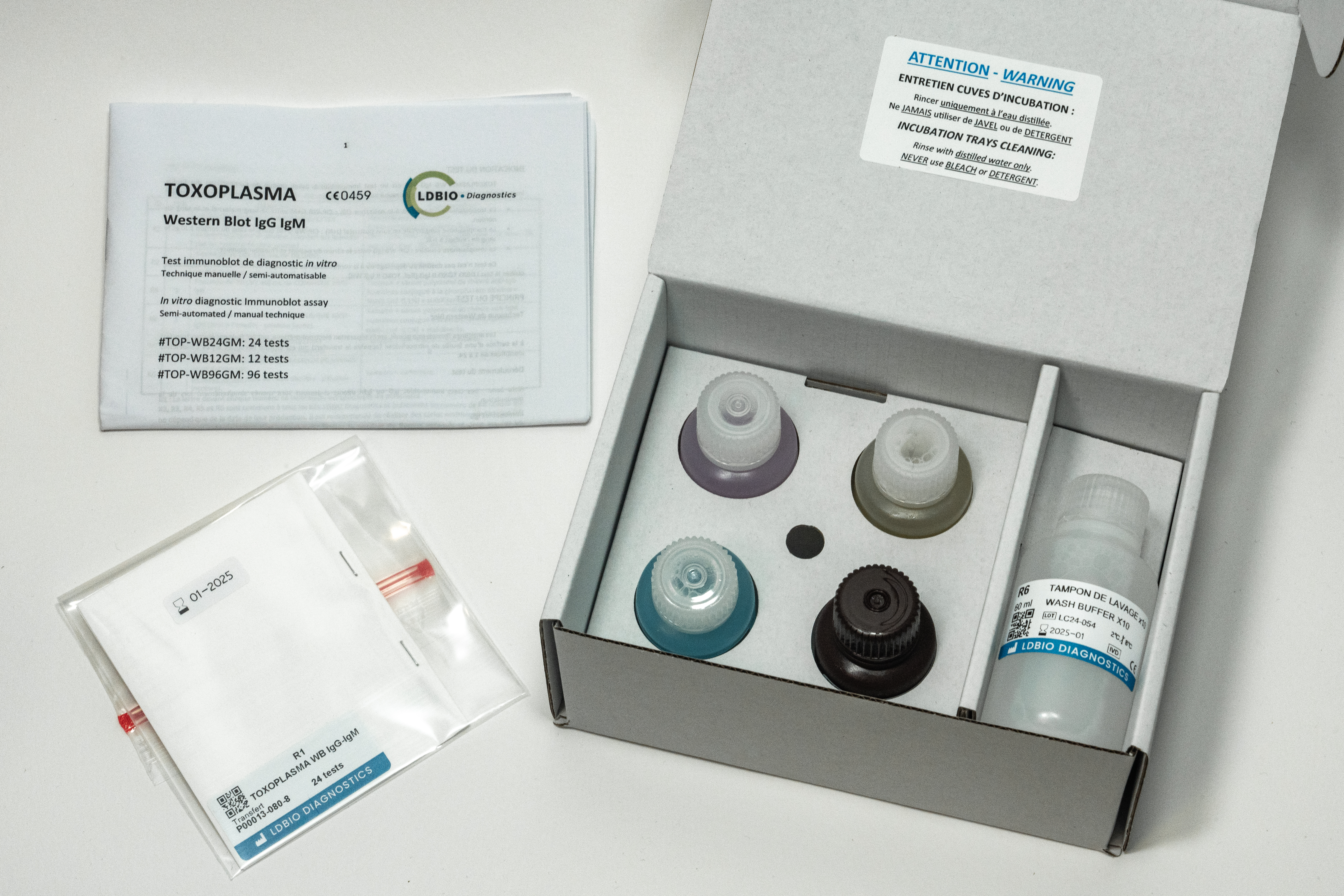 offene Verpackung von Toxoplasma Westernblot 24 mit allen Komponenten - LDBio